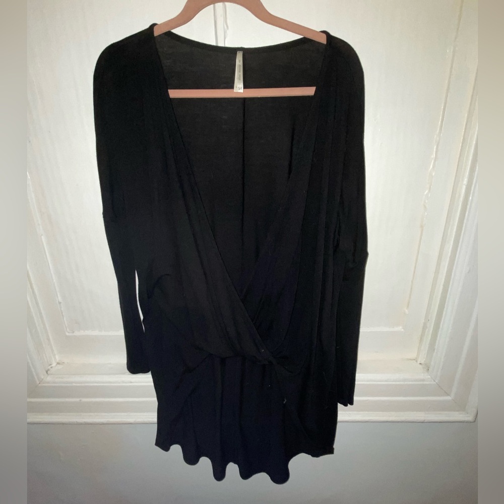 Black crossed front light sweater